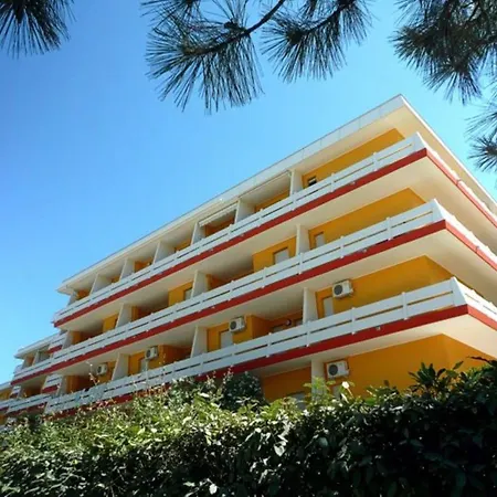 Modern Front Bibione